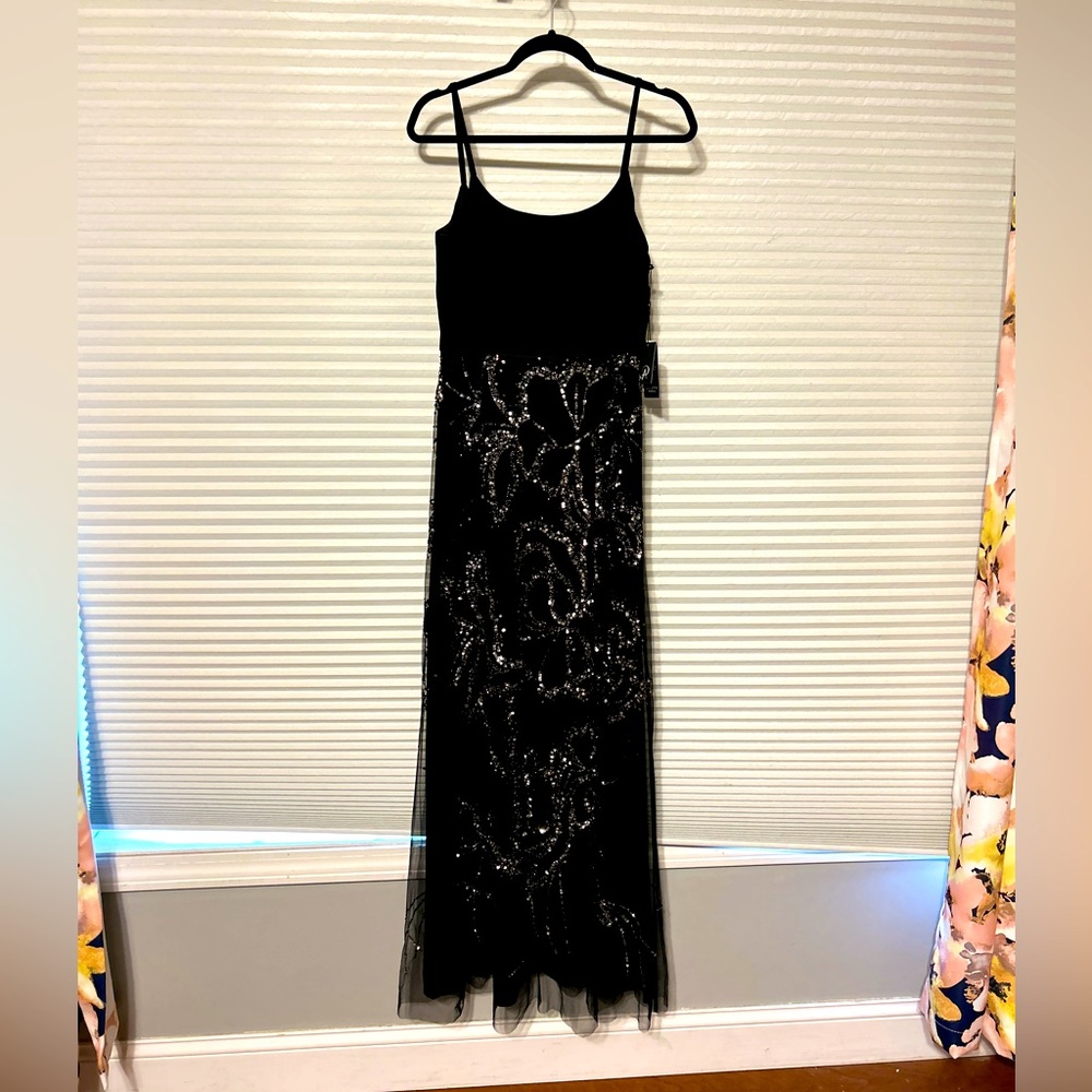 NWT Adrianna Papell Velvet and lace  Gown 10